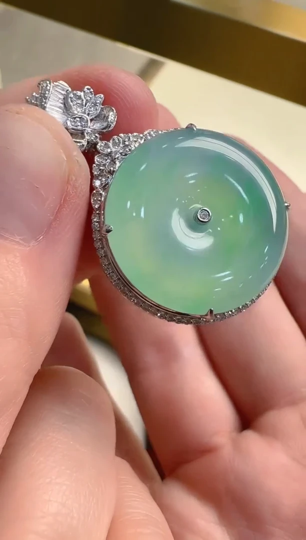 【闪购商品】翡翠吊坠(不含链)18K金镶嵌多样性发货拍一发一