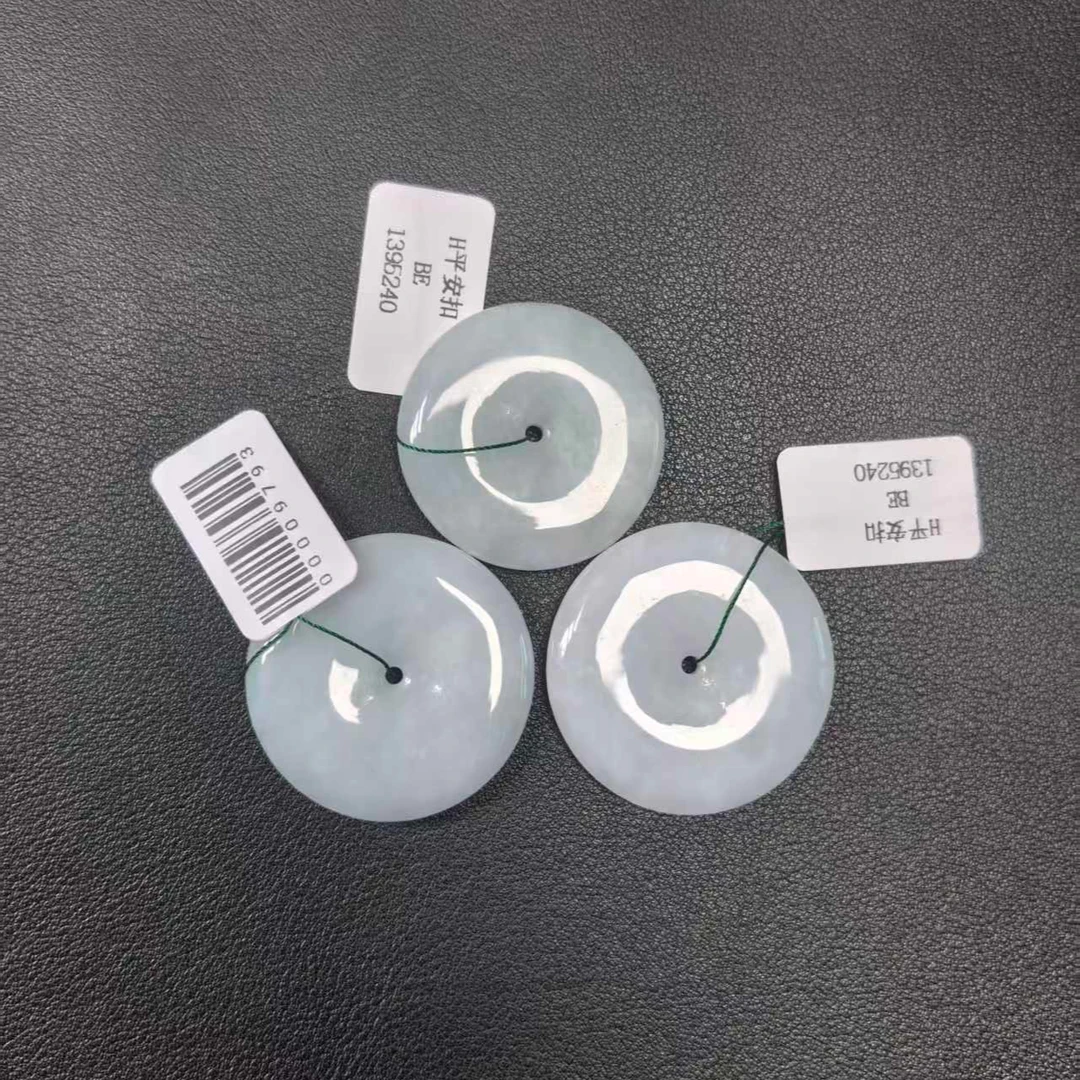 天然缅甸A货翡翠（平安扣）多样性发其一