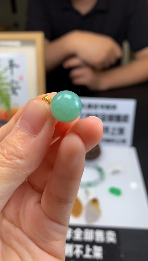 翡翠18K金镶嵌颈饰---07320