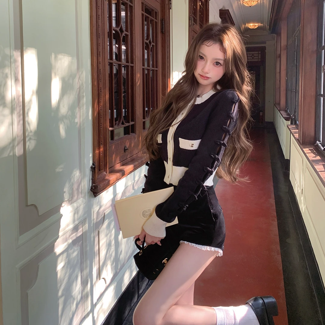 黑色气质短款针织上衣女装2026春季新款高腰显瘦短裤小香风两件套