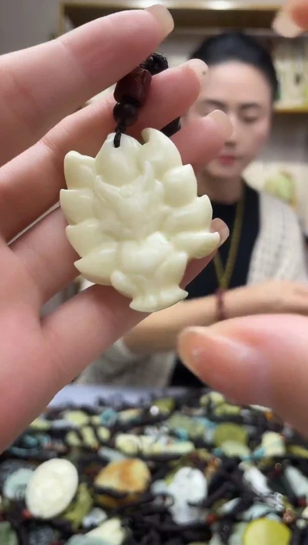 未镶嵌岫玉吊坠`