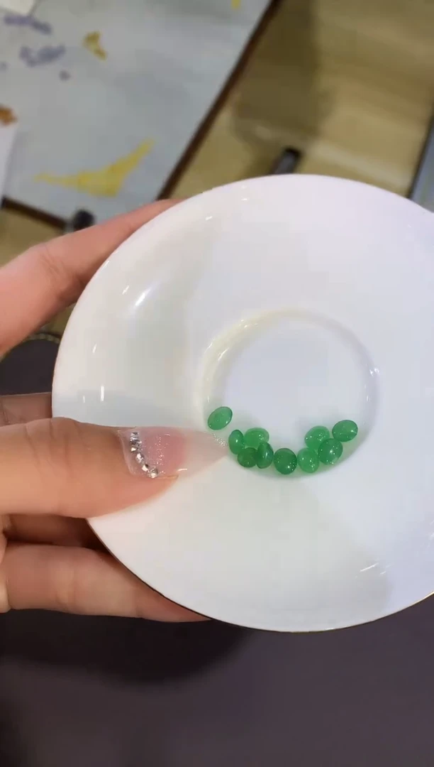 【闪购商品】翡翠颈饰未镶嵌HLG018多样性发一颗