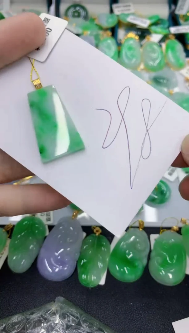 翡翠18K金镶嵌颈饰11111111111