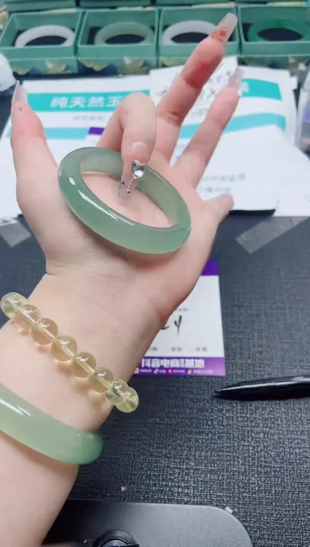 未镶嵌手镯石英质玉305-52