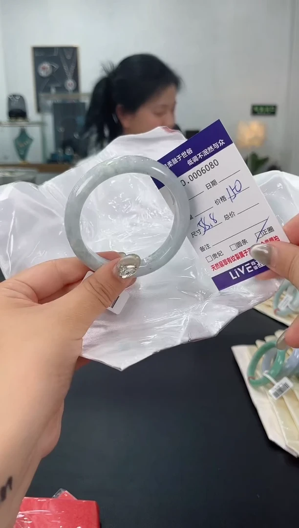 【闪购商品】翡翠手镯未镶嵌天然翡翠A货