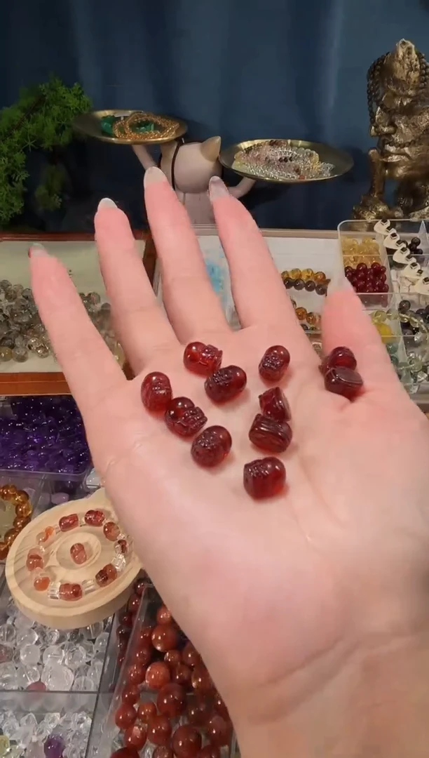 【闪购商品】石榴石手串未镶嵌橙红石榴 貔貅一个宽卡8+