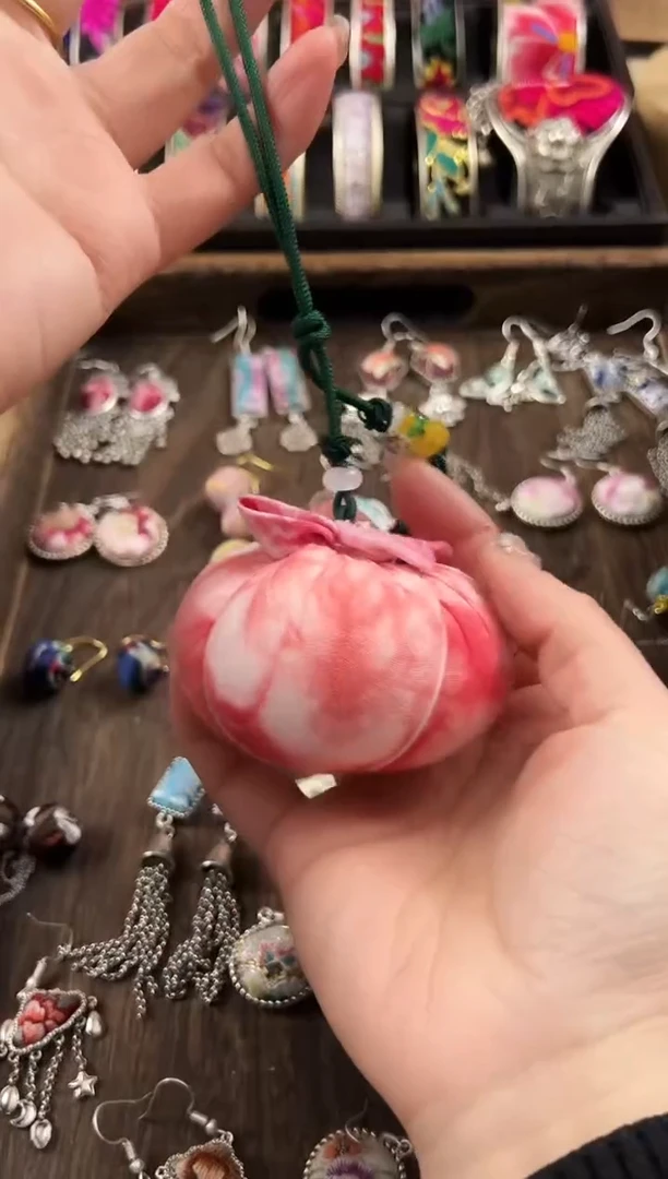 【闪购商品】织绣民族风老绣饰品568