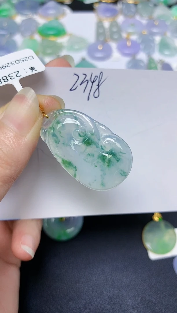 翡翠18K金镶嵌颈饰天然缅甸翡翠A货