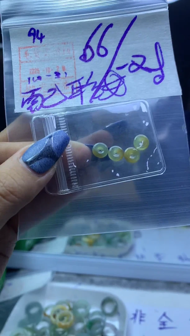 未镶嵌定制翡翠扣子一对76元毛货需精抛多样性发一