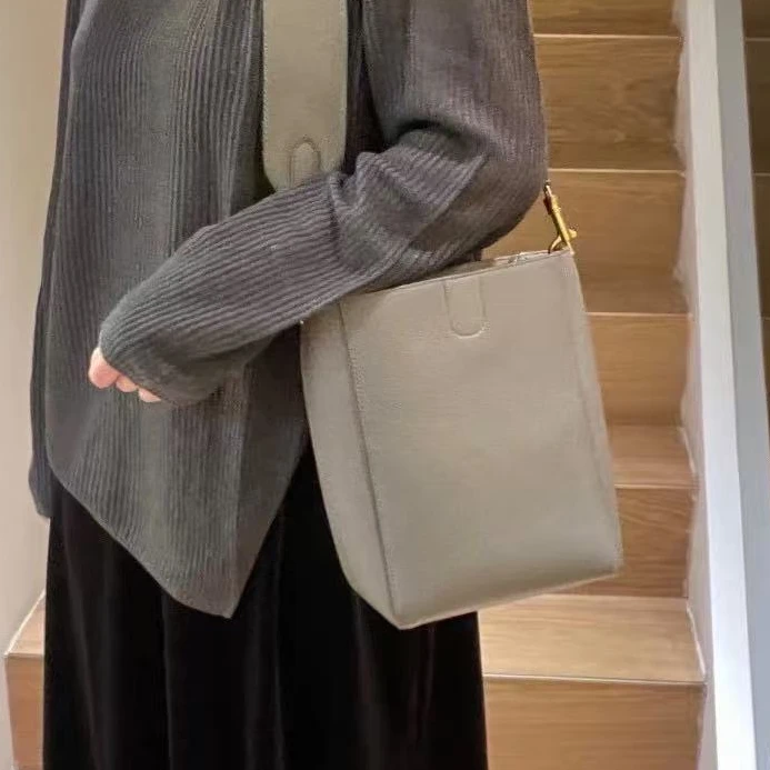 Celine/思琳 斜挎包 灰色水桶 mx8804/2511
