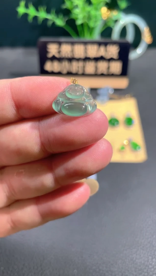 翡翠18K金镶嵌颈饰翡翠