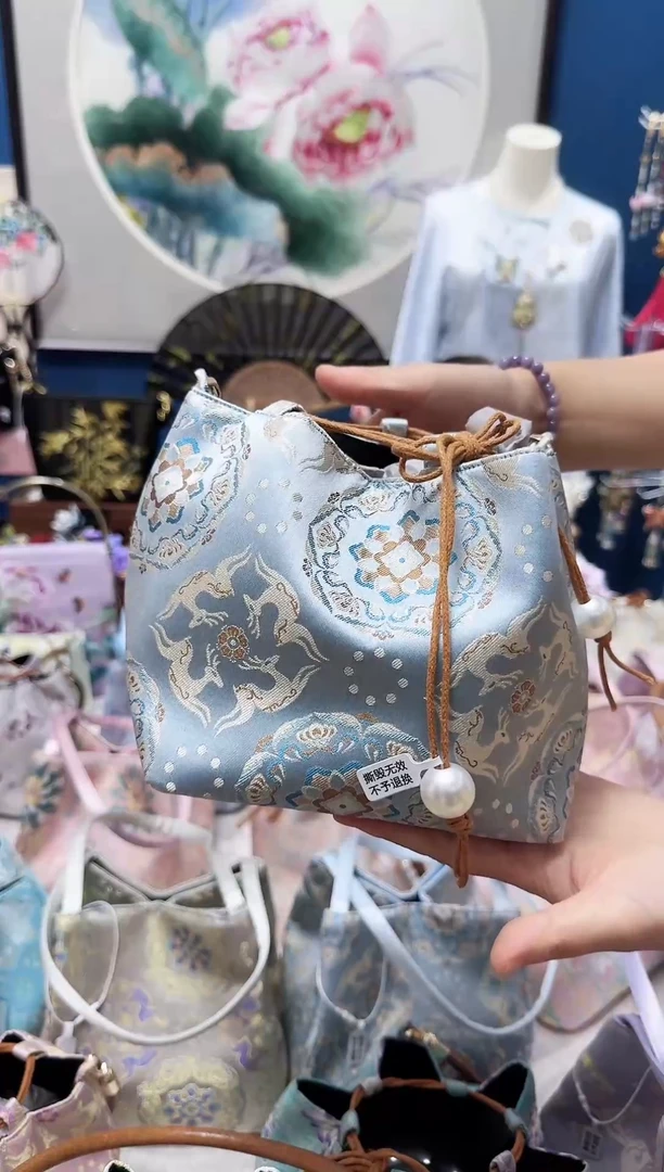 织绣用****0国风美物非遗手工宋锦包包