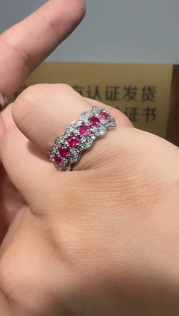 18K金镶嵌戒指红宝石098