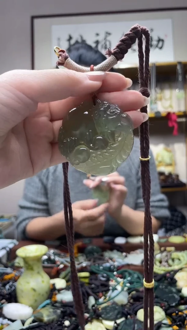 未镶嵌岫玉吊坠`