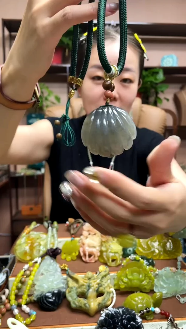 未镶嵌岫玉吊坠·