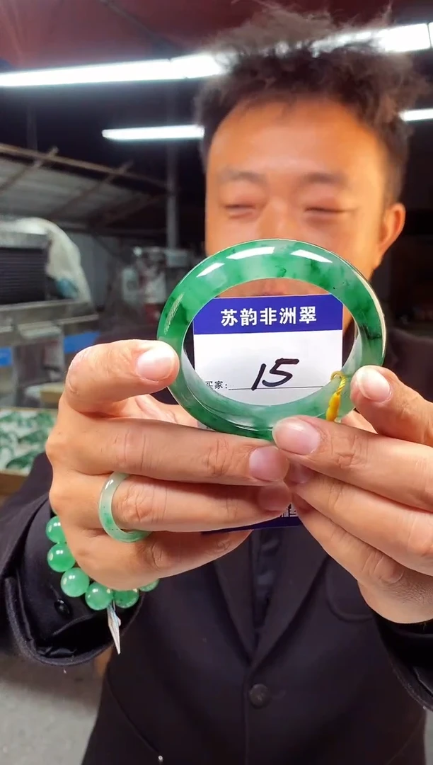 未镶嵌手镯石英质玉（非洲翠）58+