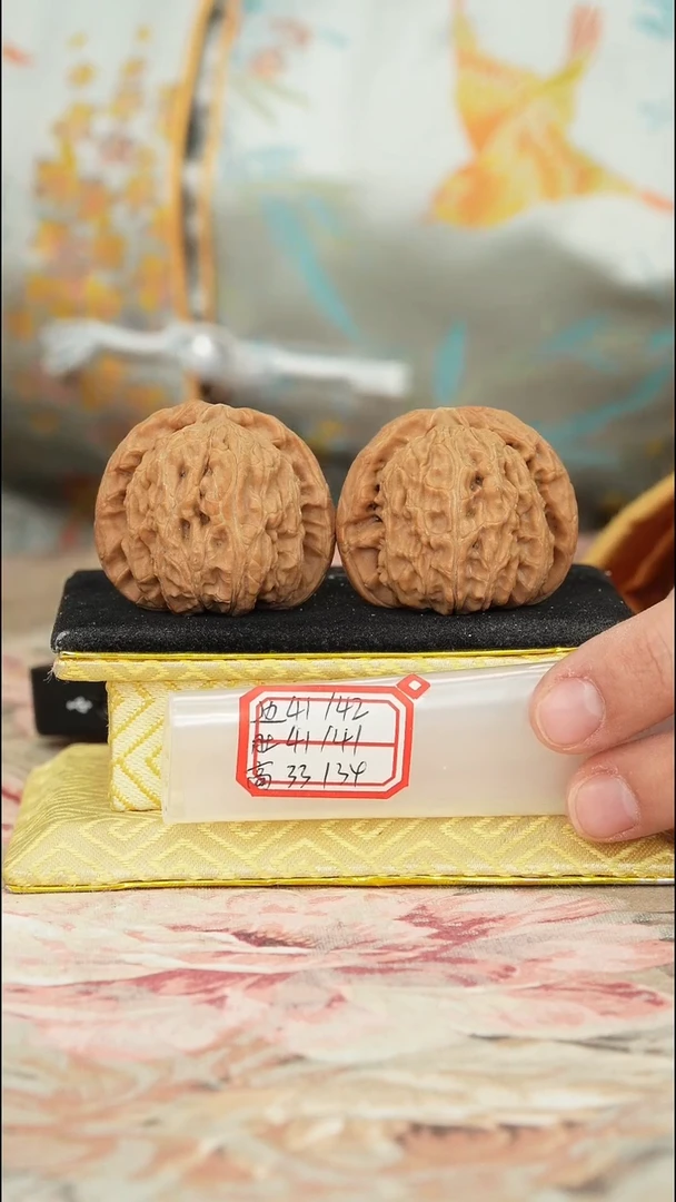 【闪购商品】文玩核桃把件白狮子
