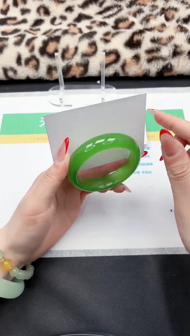 【闪购商品】石英质玉手镯未镶嵌186-58