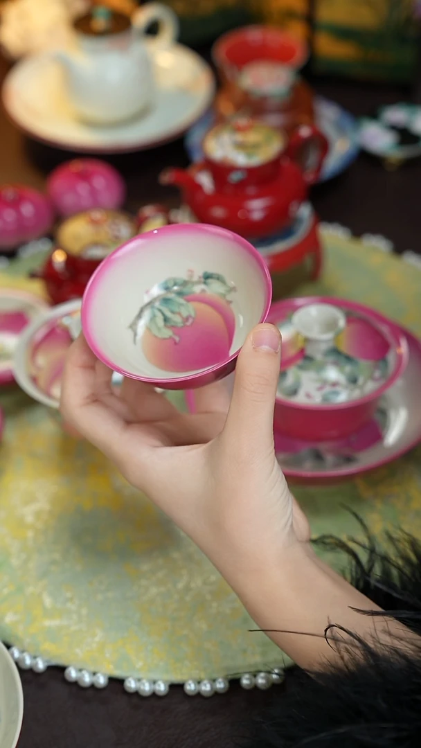 雅圣景德镇手工手绘胭脂红桃子主人杯