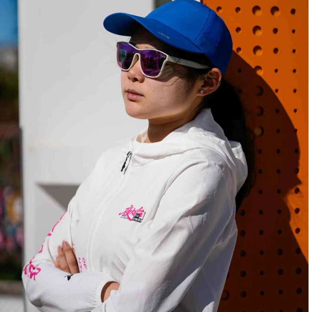 北极灯蛾夜烟台白色运动健身防风保暖长袖连帽外套新版