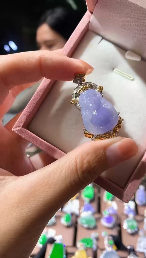 颈饰18K金镶嵌翡翠翡翠A货