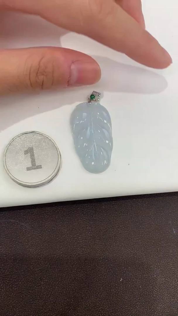 颈饰18K金镶嵌翡翠天然缅甸a货翡翠(多样性发其一)