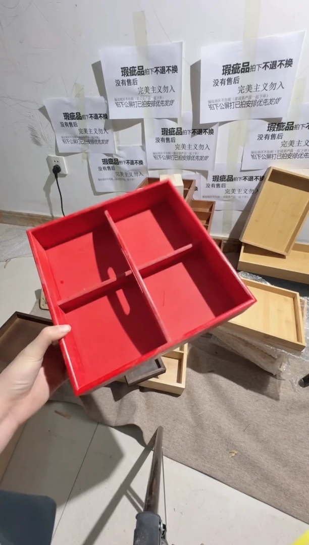 瑕疵红色手提四宫格竹木无售后