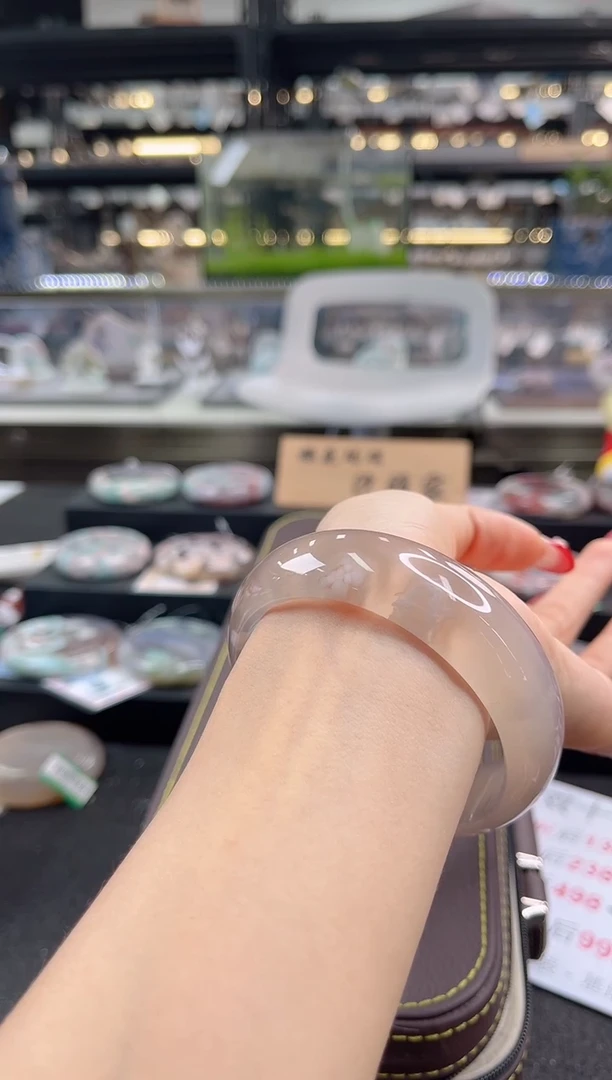 未镶嵌手镯石英质玉六*六圈口（赠品镯心）