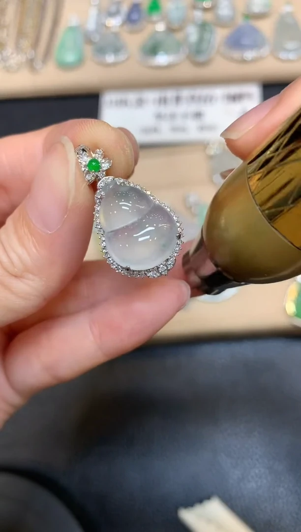 翡翠18K金镶嵌颈饰葫芦【无服务费