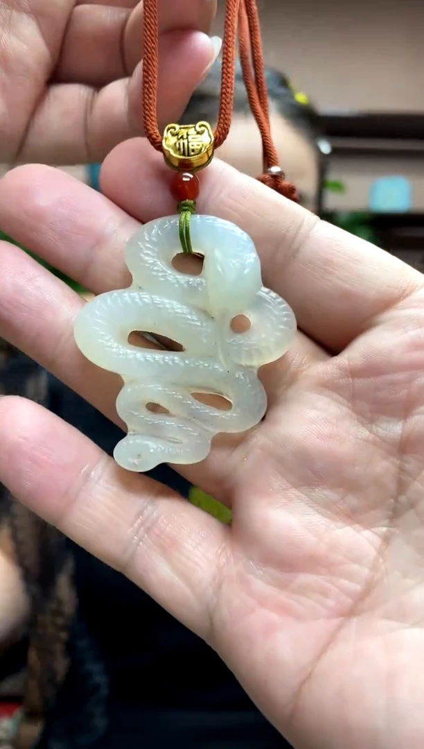 岫玉未镶嵌吊坠·