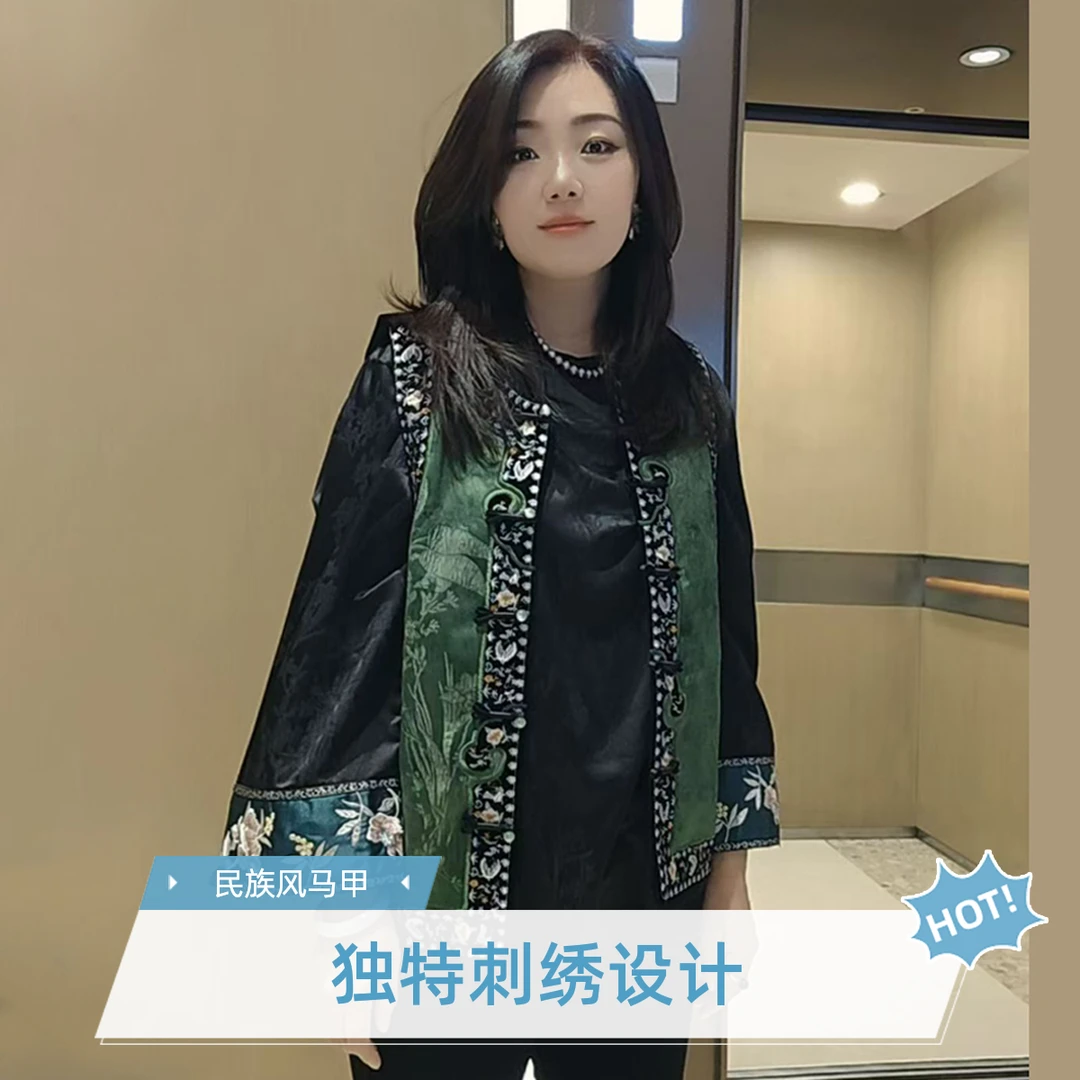 新中式绿色套装显年轻款