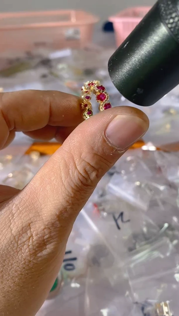 【闪购商品】水晶颈饰银S925镶嵌1089红宝，蓝宝，多样性发一件赠链