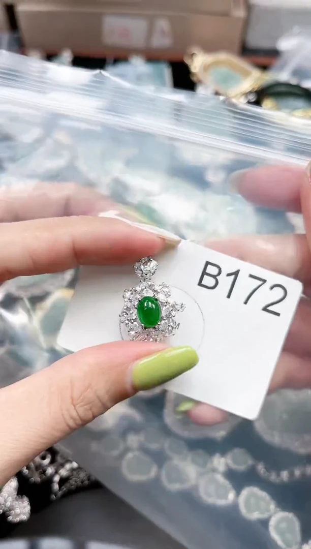 【闪购商品】翡翠颈饰未镶嵌172赠皮绳