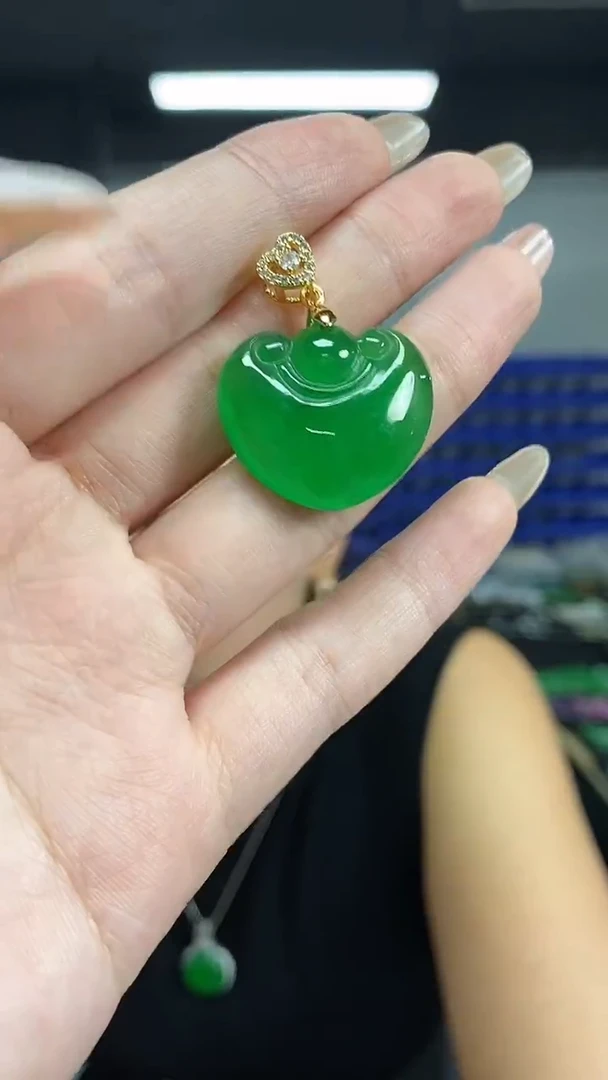 颈饰未镶嵌翡翠多样性发其一颜色微差