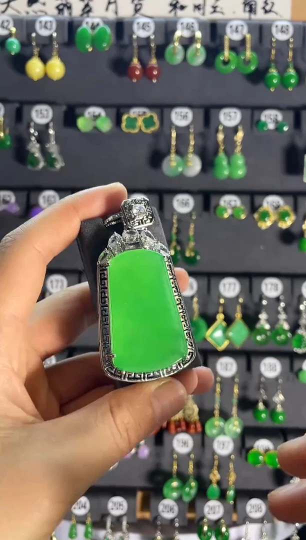 【闪购商品】翡翠颈饰银S925镶嵌212...