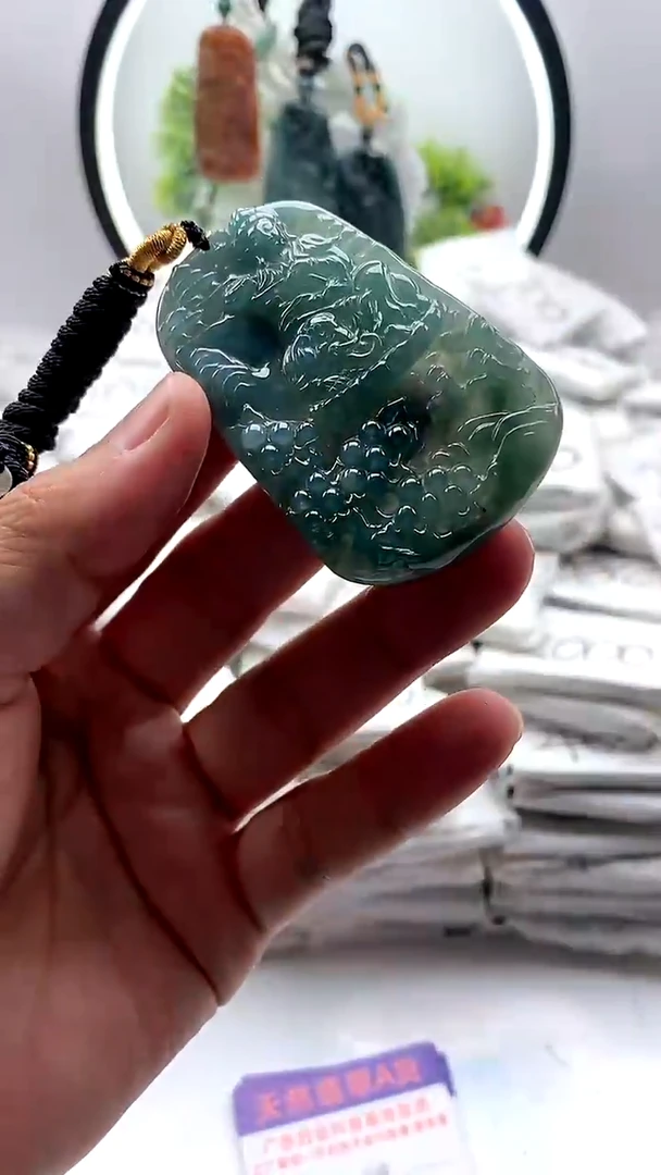 【闪购商品】翡翠颈饰未镶嵌普贤