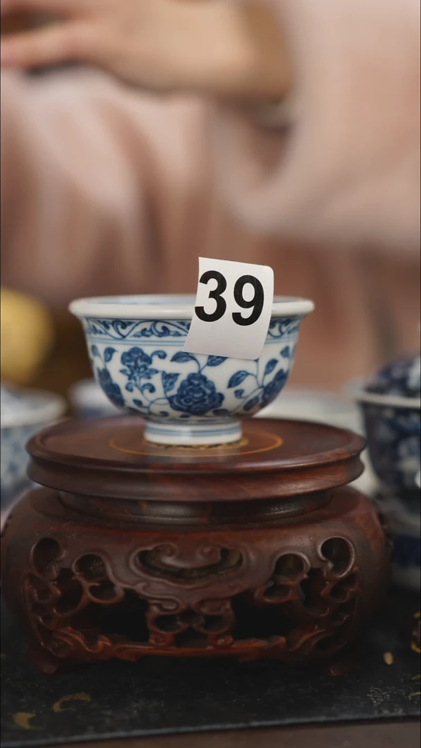 【闪购商品】柴窑青花花卉压手杯75毫升