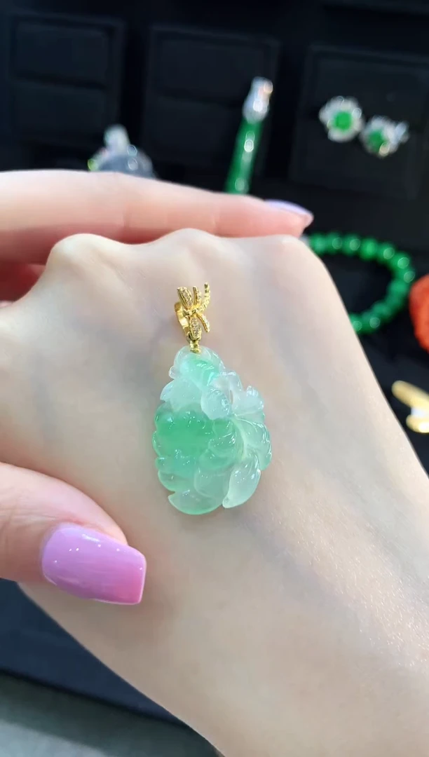 【闪购商品】翡翠吊坠(不含链)18K金镶嵌吊坠