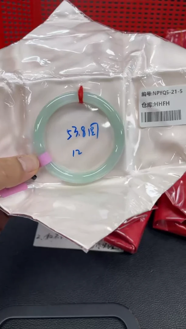 翡翠手镯未镶嵌翡翠手镯