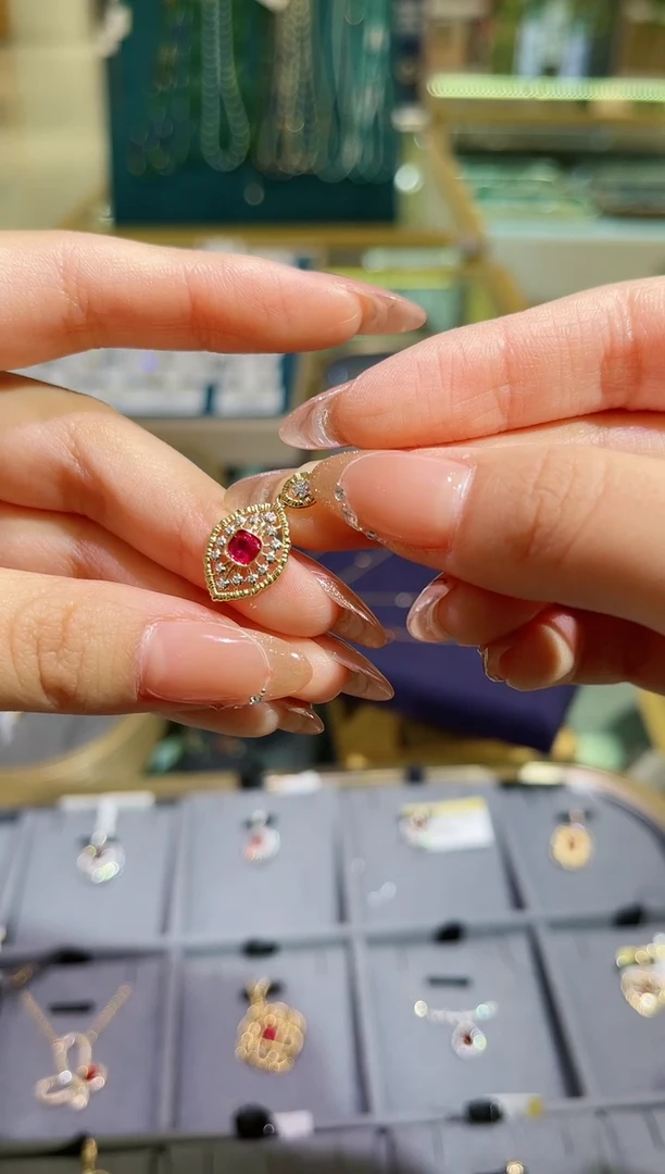 【闪购商品】红宝石吊坠(不含链)18K金镶嵌红宝石吊坠