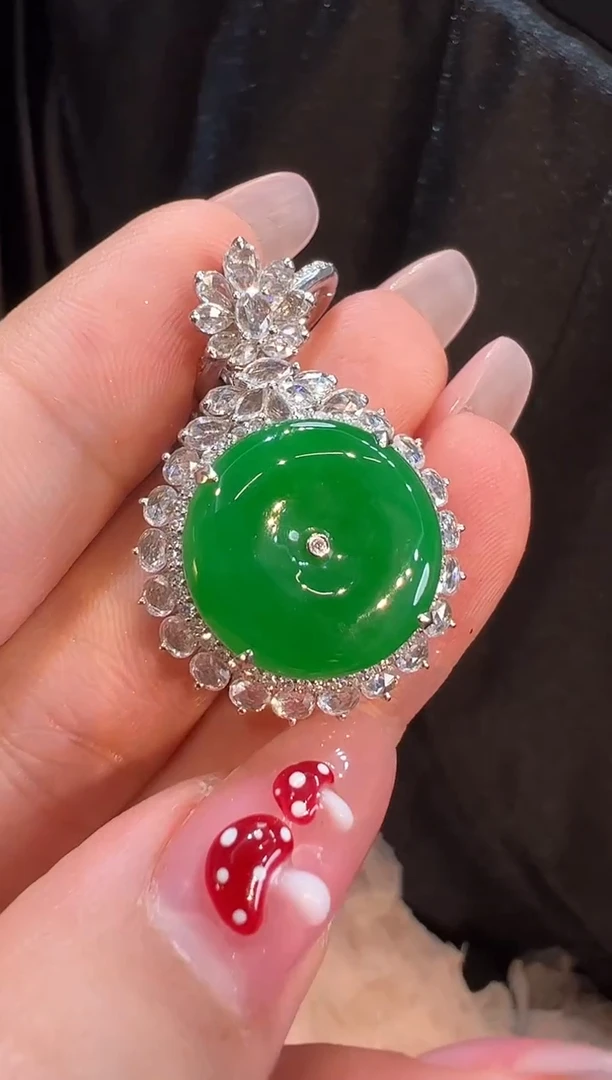 【闪购商品】翡翠颈饰18K金镶嵌吊坠1