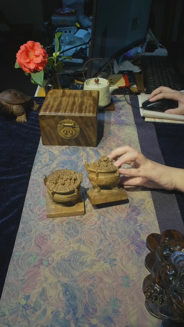 金丝楠三足小鼎1个