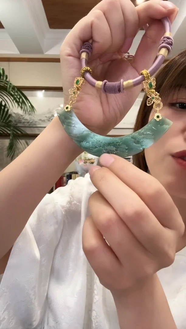 翡翠未镶嵌颈饰国风
