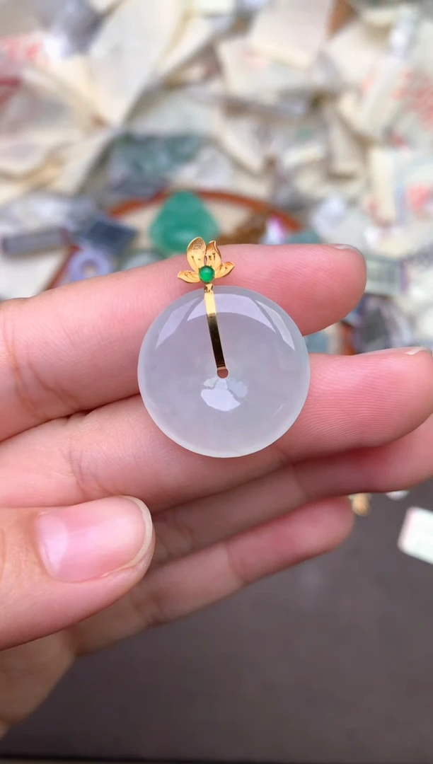 18K金镶嵌挂件翡翠—