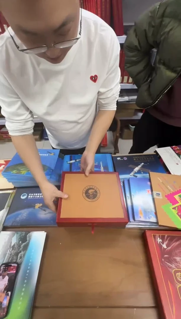 奥运圣火登顶珠峰纪念