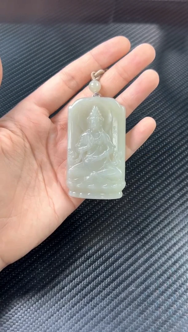 吊坠(赠链)未镶嵌和田玉且末微色差近矿
