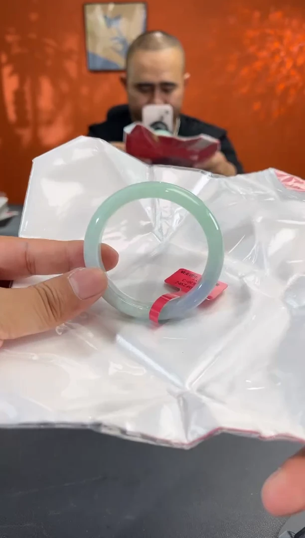 未镶嵌手镯翡翠是****?16        圈口51-53