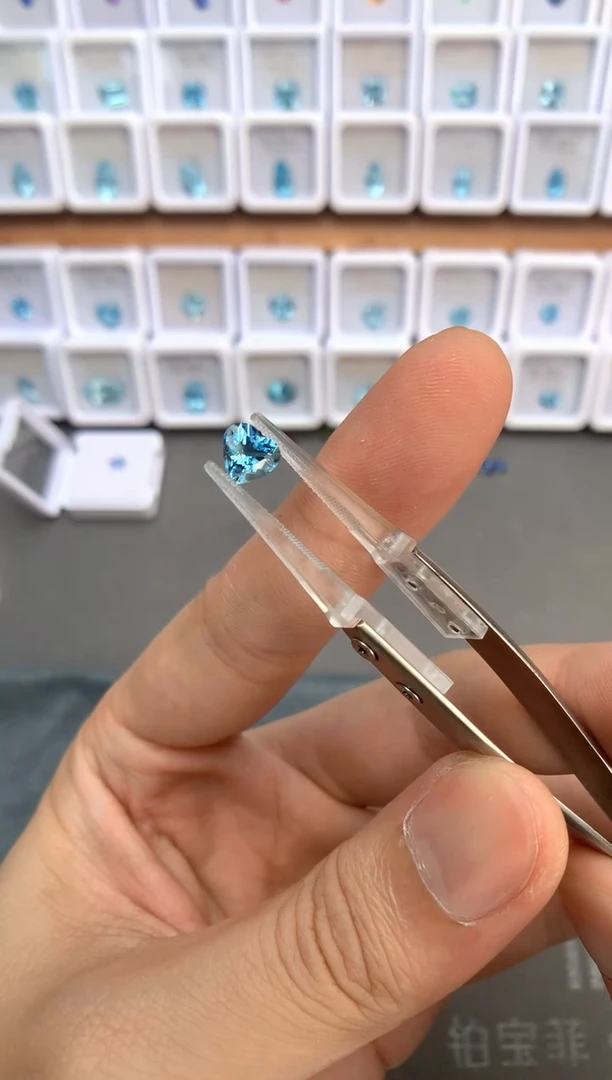 未镶嵌裸石定制海蓝宝石1.1ct 超圣04024