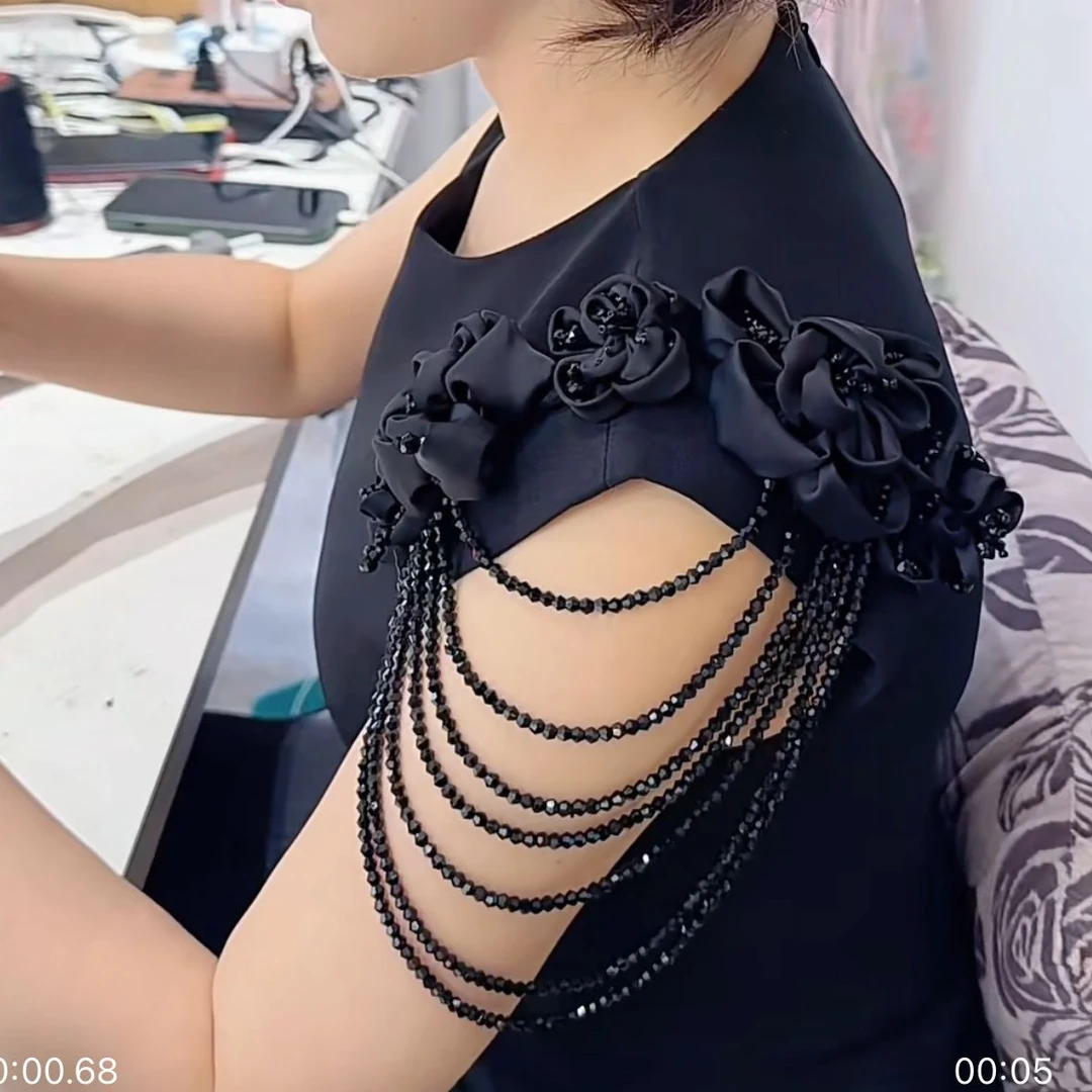 精致时尚百搭秘密花园立体花朵水晶流苏气质女士磁吸款AZ859