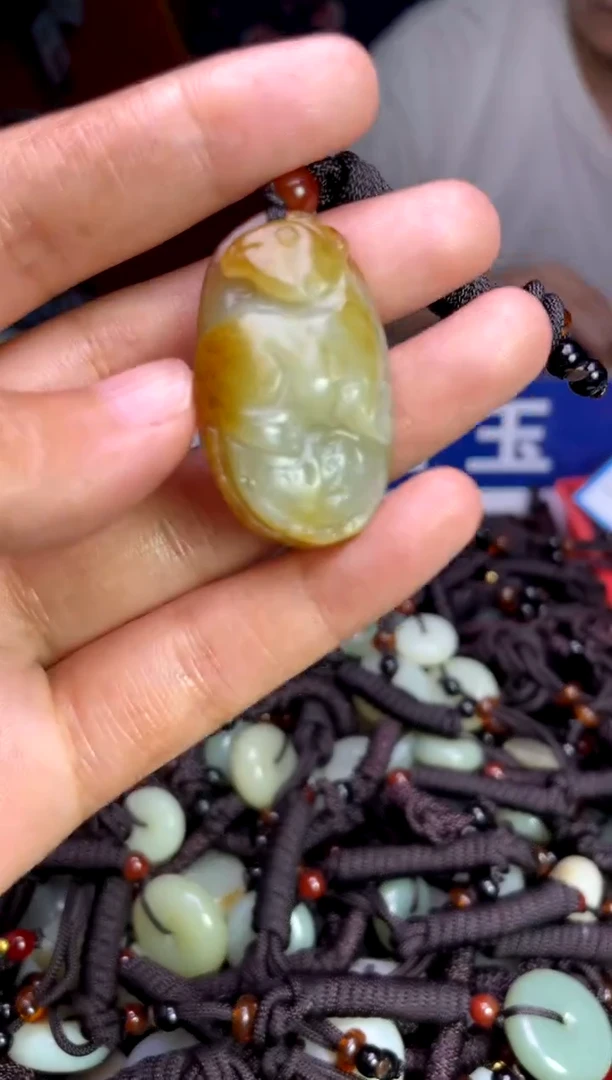 未镶嵌和田玉挂件1